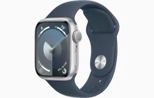 Apple Watch Series 9 41 mm Strieborný hliník s ľadovo modrým športovým remienkom – M/L