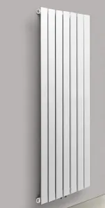 Vertikálne radiátor, stredové pripojenie, 1600 x 528 x 52 mm