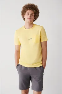 Avva Men's Yellow 100% Cotton Crew Neck Pocket Printed Regular Fit T-shirt