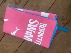 Uterák borntoswim shark microfibre towel ružová