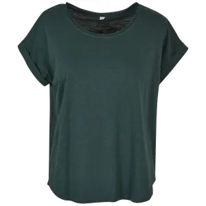 Build Your Brand Dámske tričko s predĺženým zadným dielom - Fľaškovo zelená | L