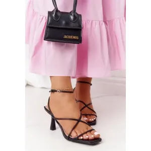 Štýlové dámske sandále s  remienkom v čiernej farbe