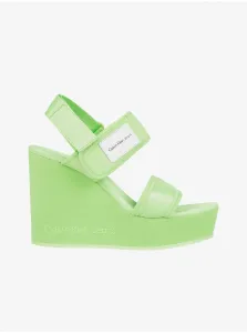 Sandále Calvin Klein Jeans WEDGE SANDAL BADGE dámske, zelená farba, na kline, YW0YW01028 #6993689