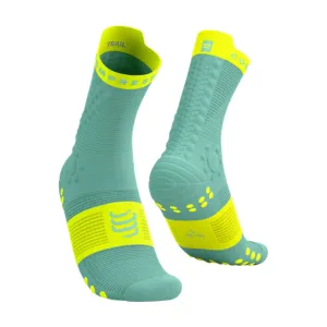 COMPRESSPORT Cyklistické ponožky klasické - PRO RACING V4.0 TRAIL - svetlo zelená/žltá