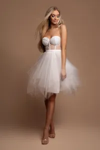 Biele krátke šaty s tylovou sukňou a flitrami Veľkosť: M