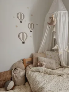 Drevené dekorácie do detskej izby - balóny a hviezdičky