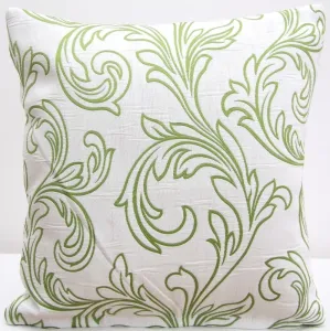 Biela dekoračná obliečka so zelenými vzormi 40x 40 cm