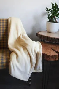 Kvalitná smotanovo krémová hrubá deka