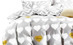 Sivé valentínske posteľné obliečky s bielymi srdiečkami Šírka: 160 cm | Dĺžka: 200 cm