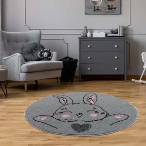 Detský sivý okrúhly koberec usmievavý zajko