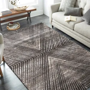 Moderný koberec so zaujímavým geometrickým vzorom opakujúcich sa diagonálnych čiar