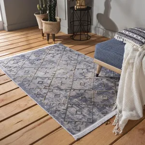 Moderný sivý koberec so strapcami v škandinávskom štýle