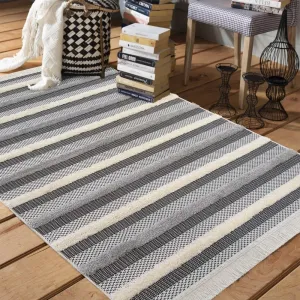 Nadčasový koberec v škandinávskom štýle v sivej farbe