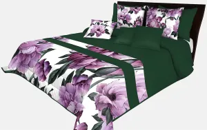 Prehoz na posteľ v krásnej zelenej farbe s potlačou dokonalých fialových kvetov Šírka: 240 cm | Dĺžka: 260 cm
