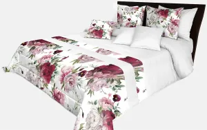 Prešívaný prehoz na posteľ v bielej farbe s dokonalou potlačou ružových a bordových pivonií Šírka: 240 cm | Dĺžka: 260 cm