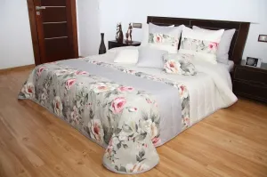 Smotanový prehoz na posteľ s motívom bielych a ružových ruží Šírka: 200 cm | Dĺžka: 220 cm