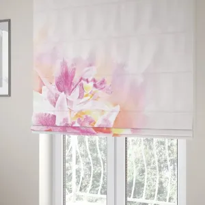 Romantická okenná roleta šitá na mieru v ružovej farbe s kvetom