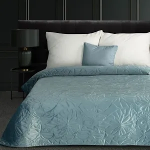 Krásny svetlo modrý zamatový prehoz na posteľ prešívaný metódou hot press Šírka: 220 cm | Dĺžka: 240 cm