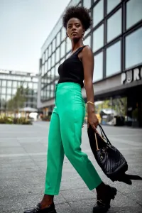 Elegant green trousers with darts