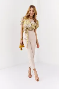 Elegant light beige trousers with darts