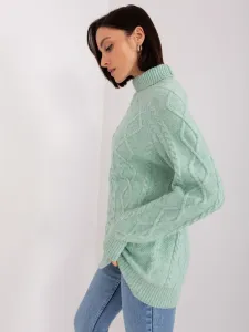Women's cable sweater with mint