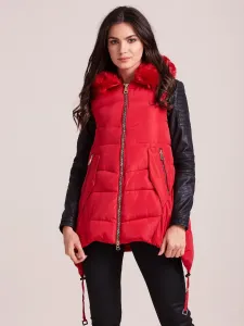 Červená zimná vesta s kapucňou a kožušinou #4748452
