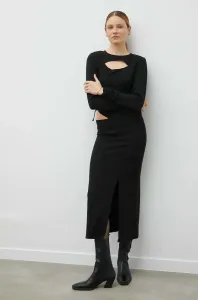 Šaty Gestuz čierna farba, maxi, áčkový strih #4239370