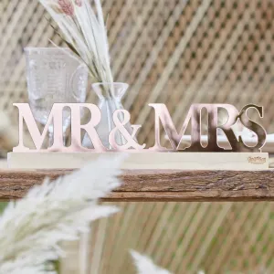 Dekoračný akrylový nápis Mr & Mrs na drevenom podstavci 30 x 7,5 cm