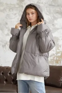 InStyle Monika krátky kabát s naberanými rukávmi - šedá #9188474