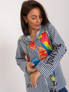Prúžkovaná tmavomodrá oversize dámska košeľa s potlačou - UNI