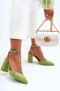 Decorated with a string of leather pumps green lirosa