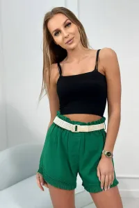 Canvas shorts with a belt of dark green color