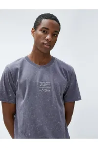 Koton Abstraktné tričko s potlačou so sloganom Detailná bavlna s krkom posádky
