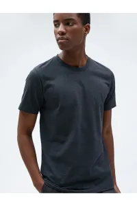 Koton Basic T-shirt with a Crew Neck Short Sleeves, Slim Fit