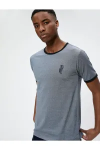 Koton Birds Vyšívané tričko Crew Neck Krátke rukávy Slim Fit tričko