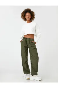 Koton A Crop Sweatshirt with a Crew Neck Long Sleeved, Comfortable Fit