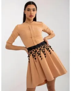 Dámske šaty s čipkovým pásikom ALISA hnedé