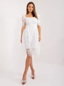 Dámske biele elegantné midi šaty s ažurovým vzorom - 38