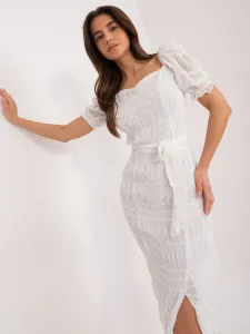 Dámske letné biele priliehavé šaty s rázporkom - L