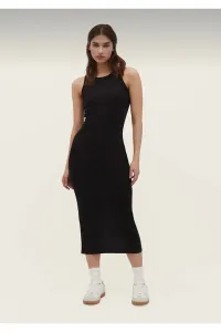 Laluvia Black Fitted Ribbed Midi Dress