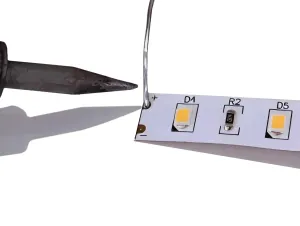 LED Solution Spájkovanie LED pásikov Spájkovanie LED pásikov: Spájkovanie jednofarebného pásika s krytím IP54-67 PAJENI-02
