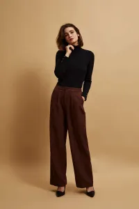 Wrinkled trousers