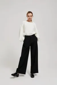 Wrinkled trousers with wide legs