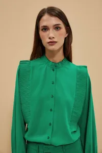 shirt with pleats