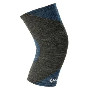 MUELLER 4-Way Stretch Premium Knit Knee Support bandáž na koleno veľkosť M/L