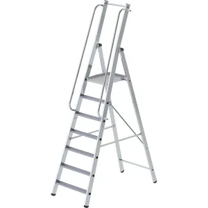 Hliníkový stojací rebrík so stupňami MUNK