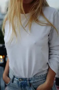 Tričko s dlhým rukávom MUUV. Basic dámske, biela farba