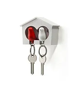 Nástenný držiak s kľúčenkami Qualy Duo Sparrow, biela búdka / biela + červená kľúčenka