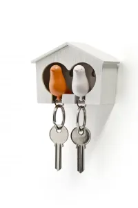 Nástenný držiak s kľúčenkami Qualy Duo Sparrow, biela búdka / biela + oranžová kľúčenka