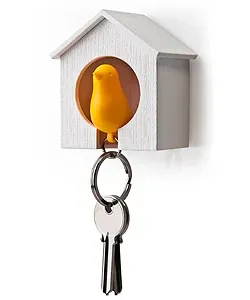 Vešiačik na kľúče Qualy Sparrow, biela búdka / žltý vtáčik